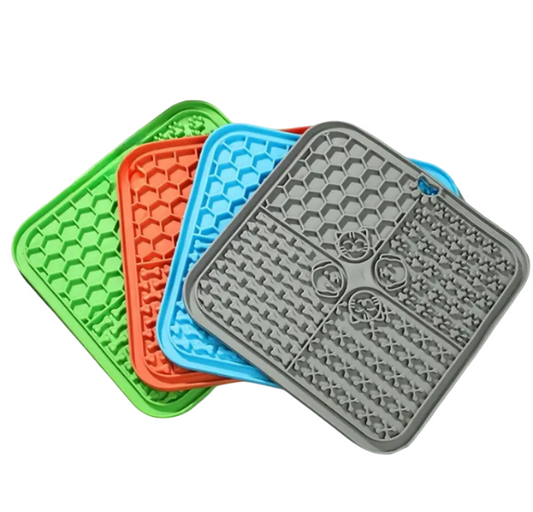 LICK MATS IN 4 COLORS